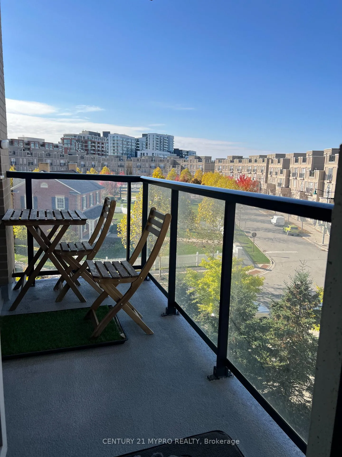 Photo 3 of Unit 405, 111 Upper Duke Crescent, Markham, Unionville — HOMEH