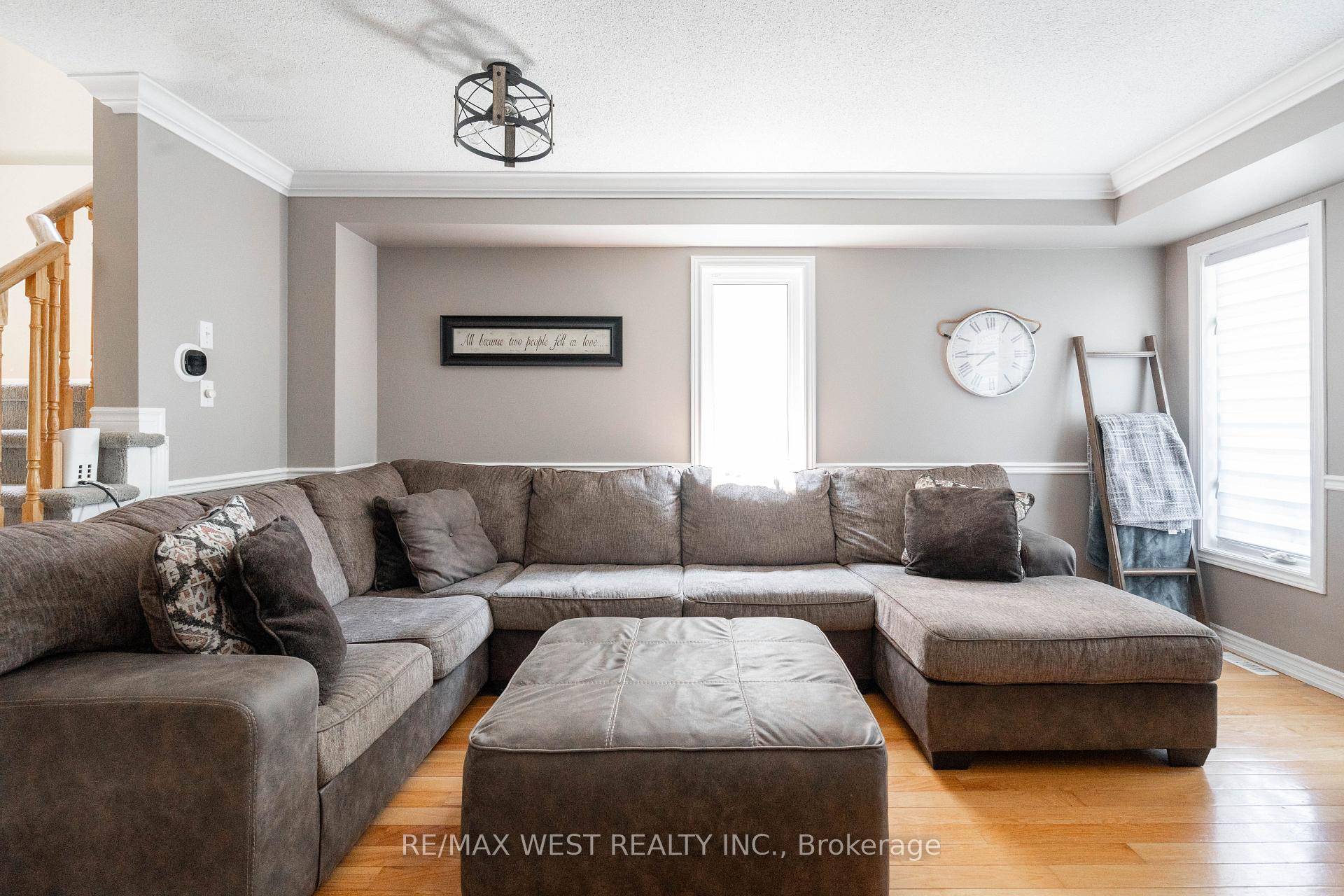 Photo 8 of 27 Succession Crescent, Barrie, Innis-Shore — HOMEH