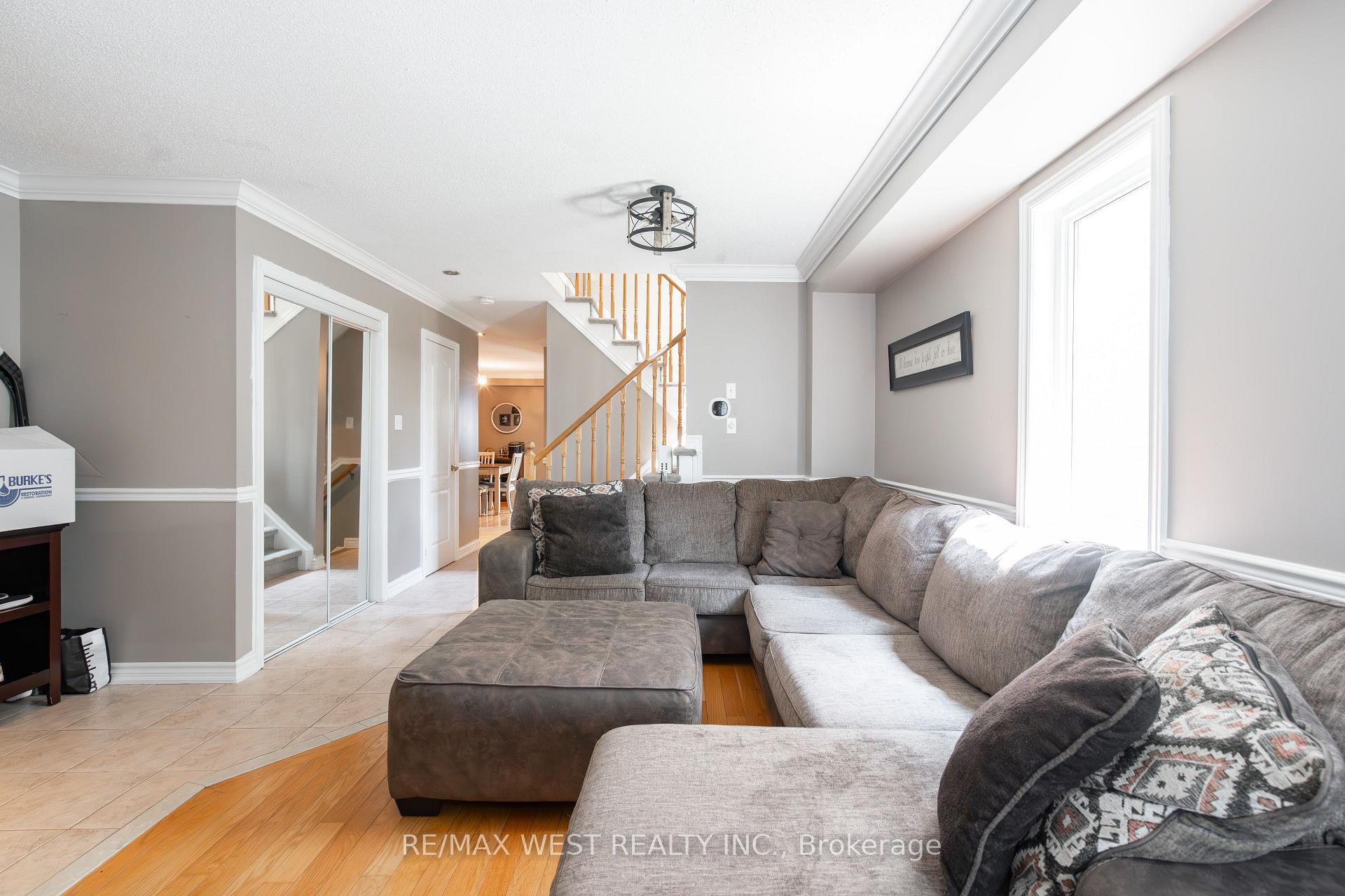 Photo 6 of 27 Succession Crescent, Barrie, Innis-Shore — HOMEH