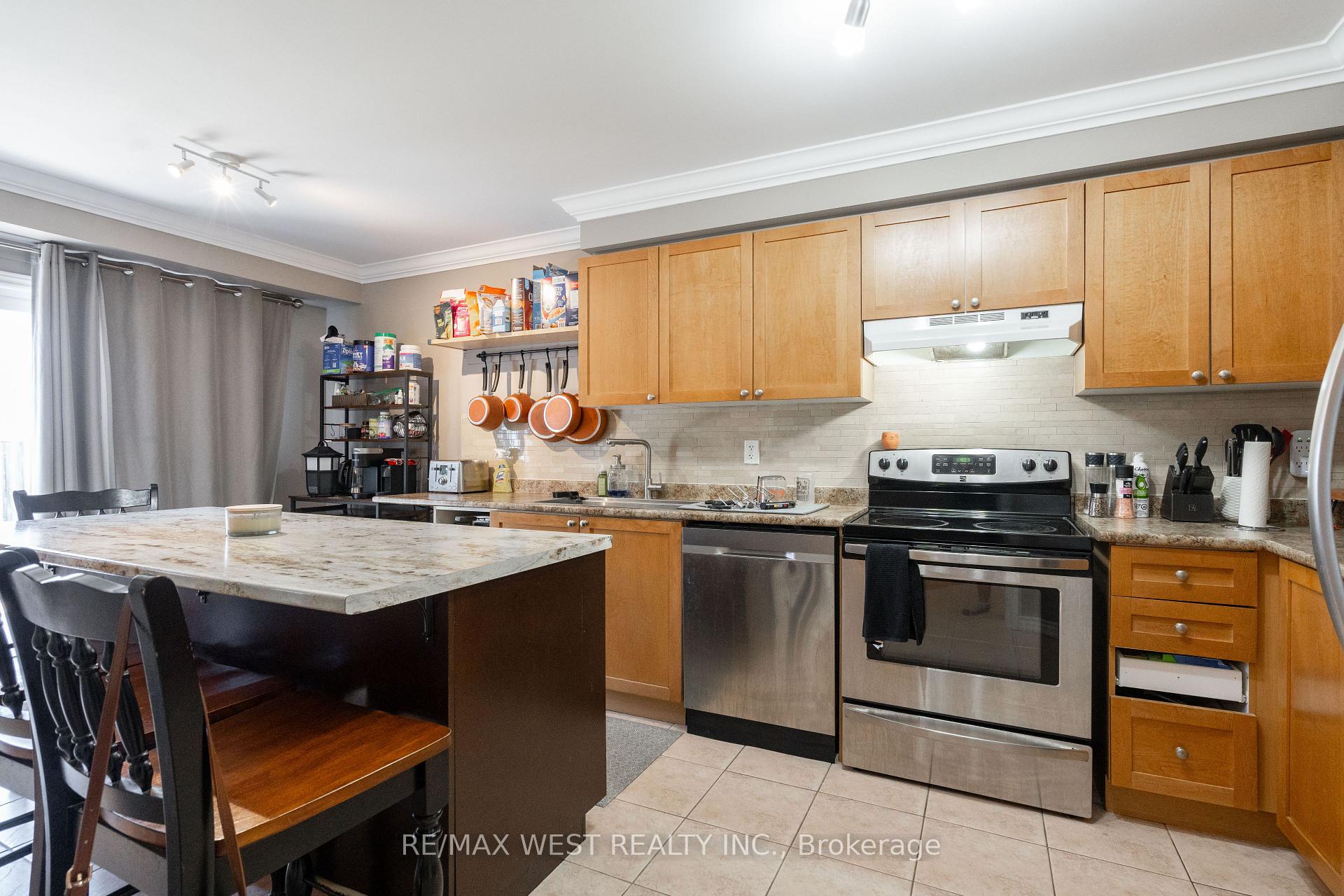 Photo 11 of 27 Succession Crescent, Barrie, Innis-Shore — HOMEH