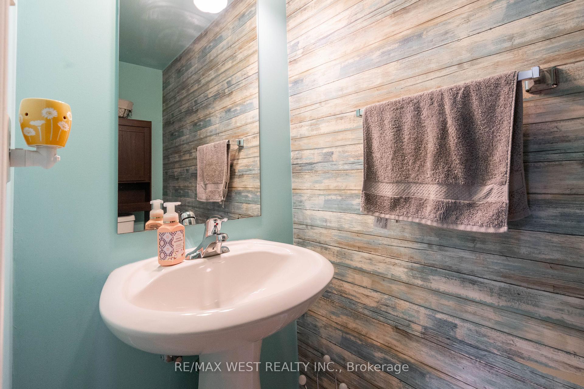 Photo 9 of 27 Succession Crescent, Barrie, Innis-Shore — HOMEH