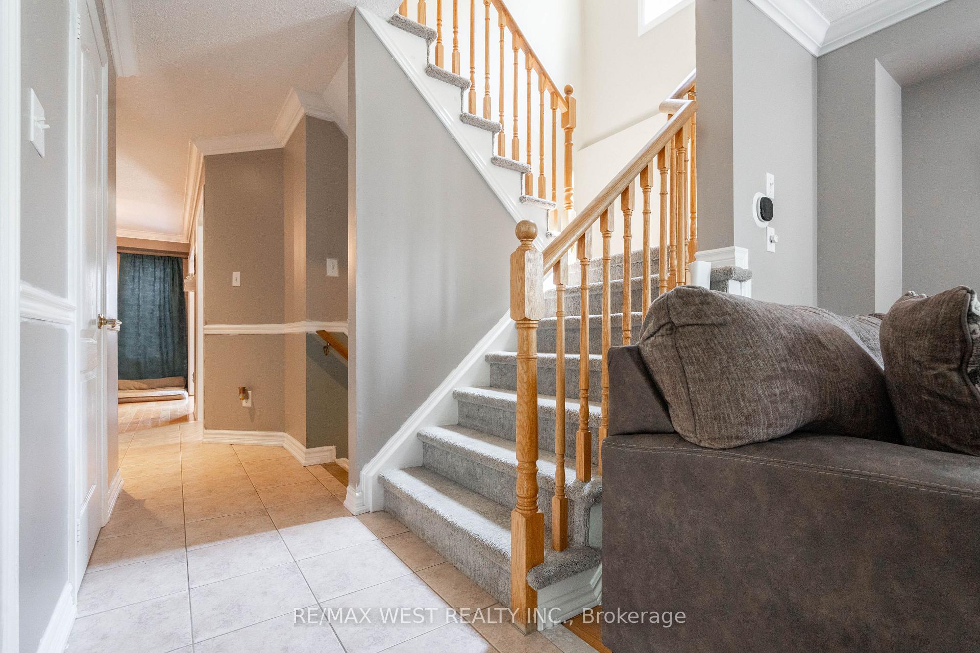 Photo 12 of 27 Succession Crescent, Barrie, Innis-Shore — HOMEH