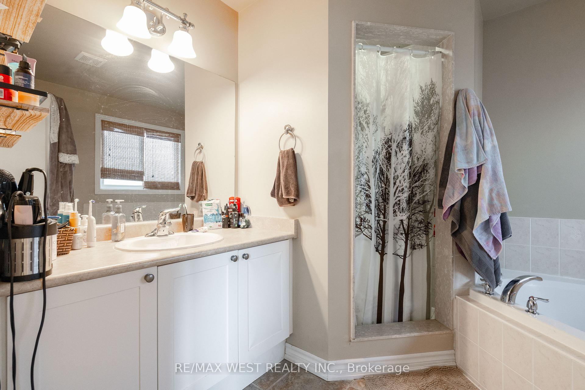 Photo 14 of 27 Succession Crescent, Barrie, Innis-Shore — HOMEH