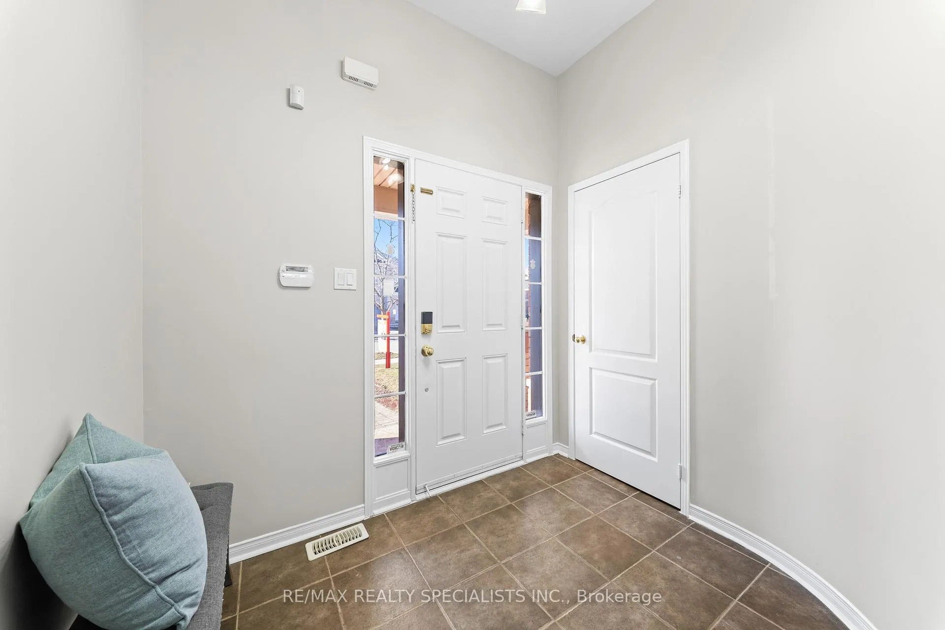 Photo 4 of 54 Hollingsworth Circle, Brampton, Fletcher's Meadow — HOMEH