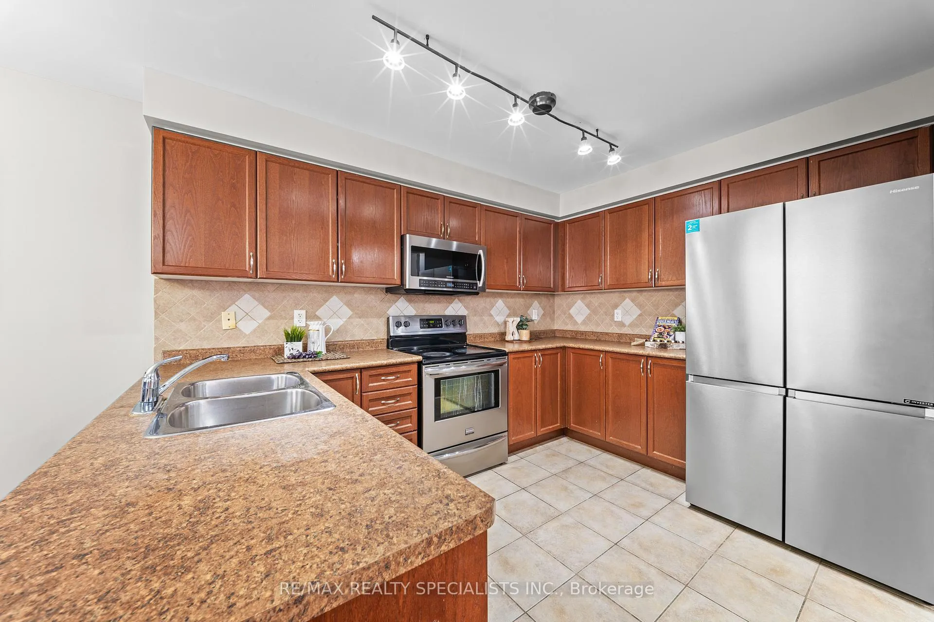 Photo 12 of 54 Hollingsworth Circle, Brampton, Fletcher's Meadow — HOMEH