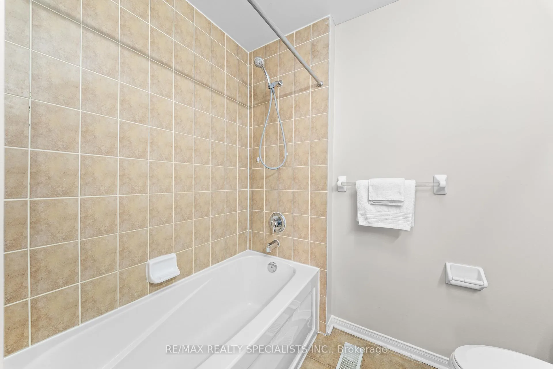 Photo 32 of 54 Hollingsworth Circle, Brampton, Fletcher's Meadow — HOMEH