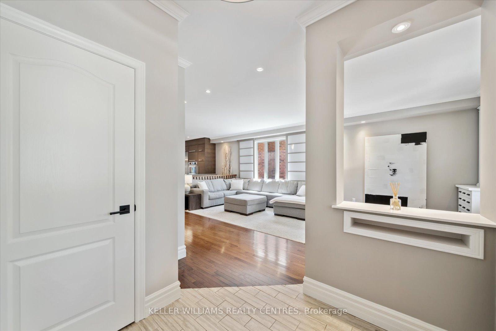Photo 2 of 214 Tonner Crescent, Aurora, Bayview Northeast — HOMEH