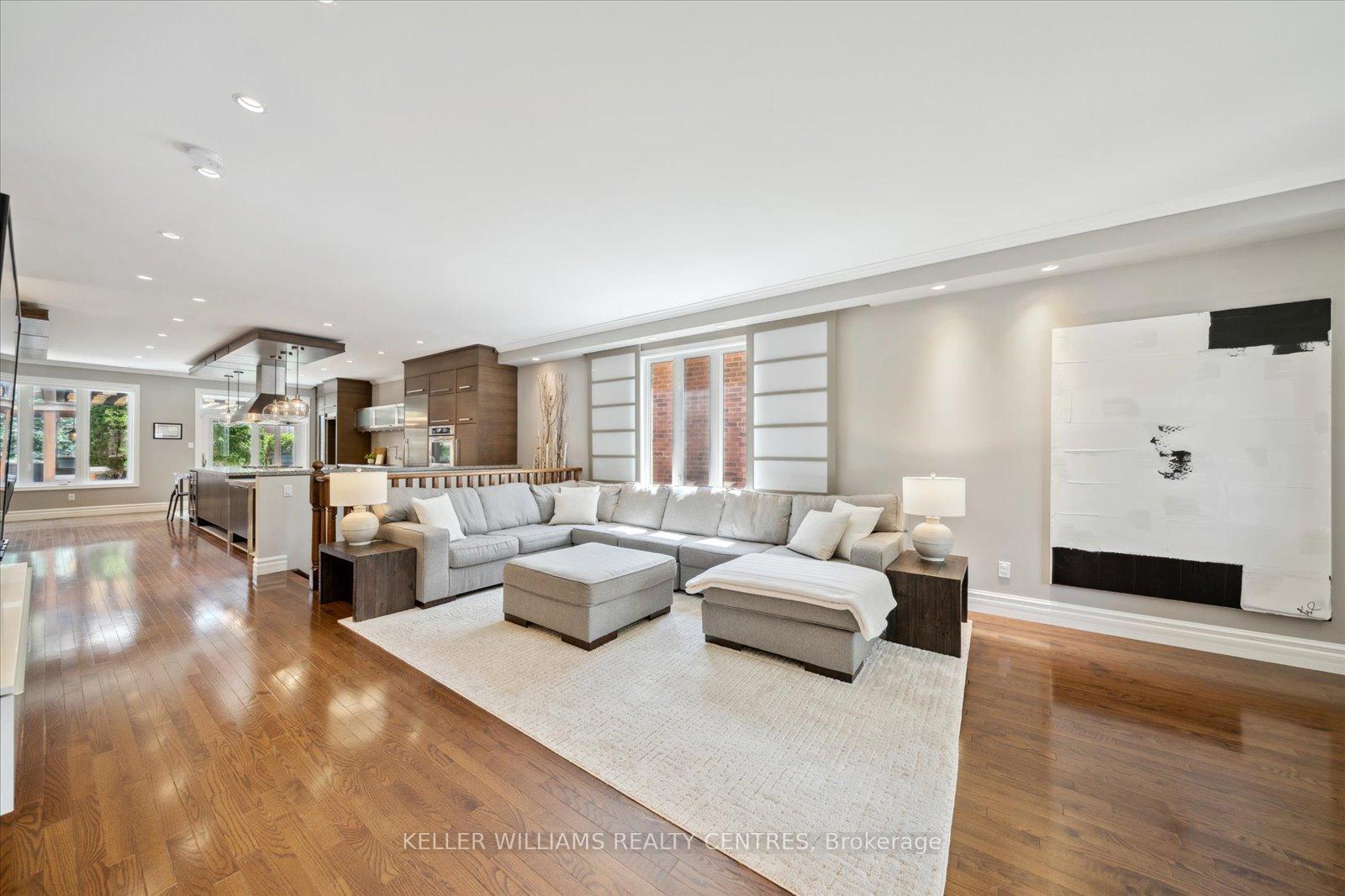 Photo 3 of 214 Tonner Crescent, Aurora, Bayview Northeast — HOMEH