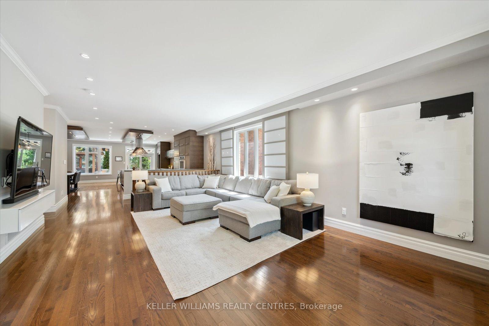 Photo 9 of 214 Tonner Crescent, Aurora, Bayview Northeast — HOMEH