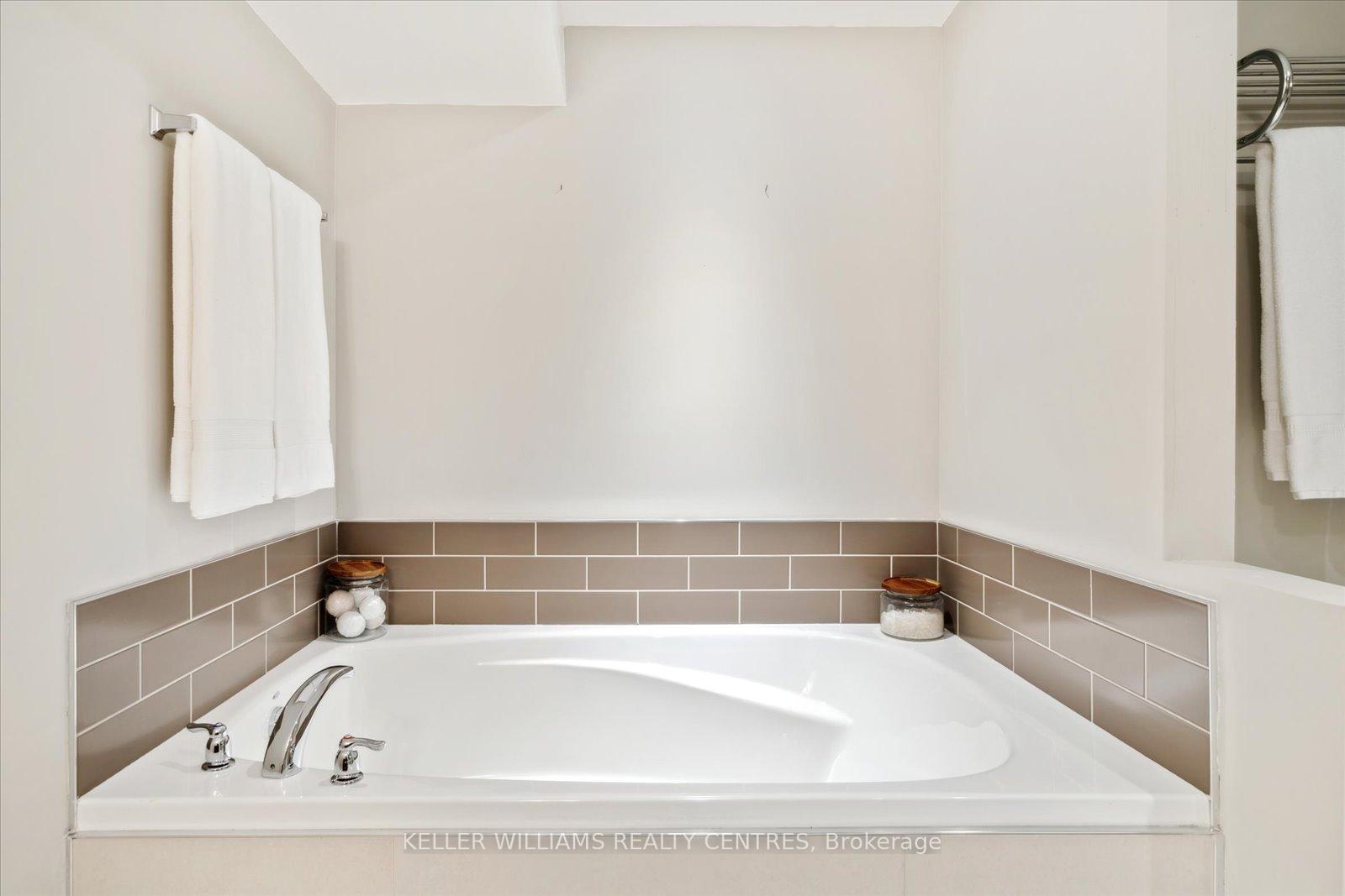 Photo 40 of 214 Tonner Crescent, Aurora, Bayview Northeast — HOMEH