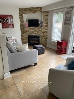 Photo 11 of 12 Dewberry Crescent, Ottawa, Barrhaven - Longfields — HOMEH