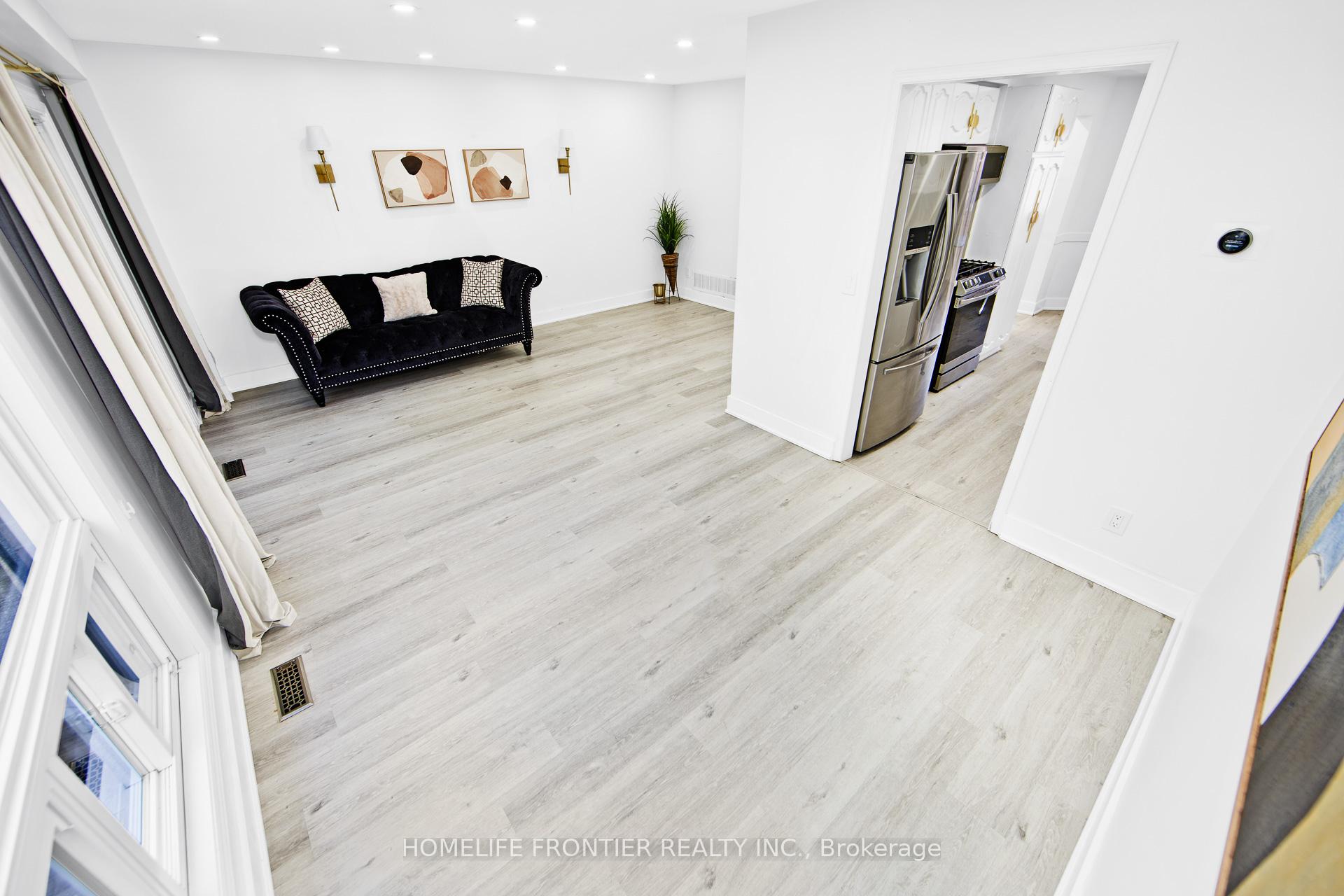 Photo 3 of 9 Lancewood Crescent, Brampton, Queen Street Corridor — HOMEH