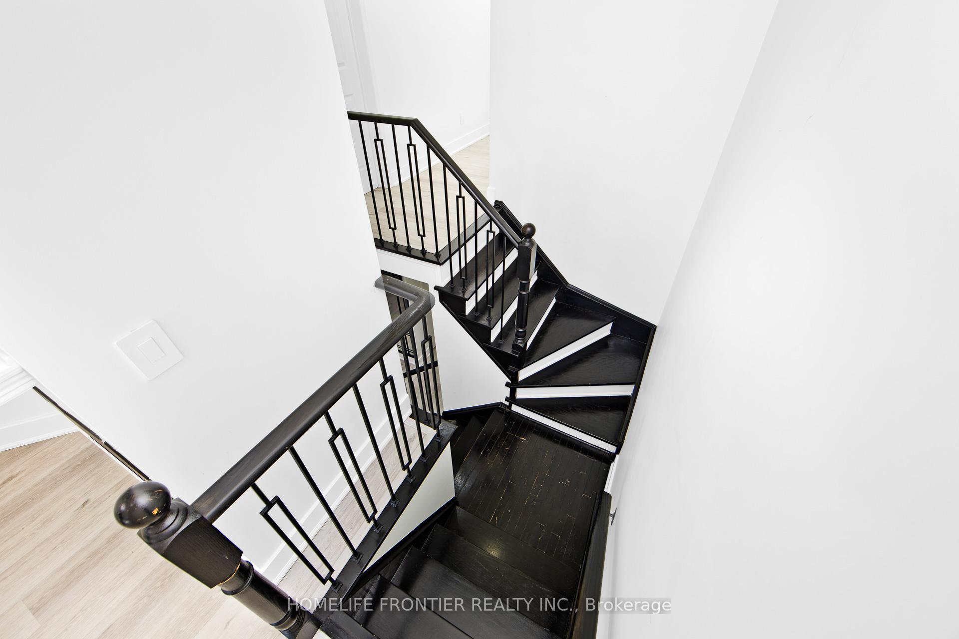 Photo 8 of 9 Lancewood Crescent, Brampton, Queen Street Corridor — HOMEH