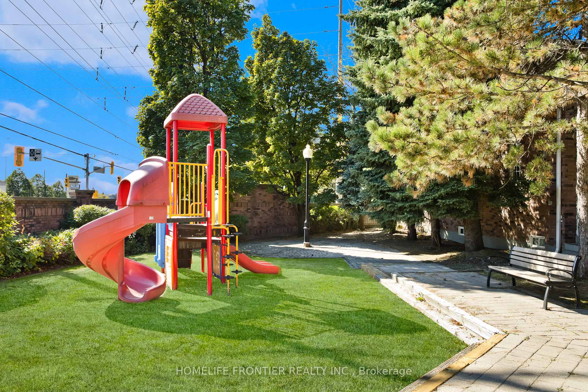 Photo 21 of 9 Lancewood Crescent, Brampton, Queen Street Corridor — HOMEH