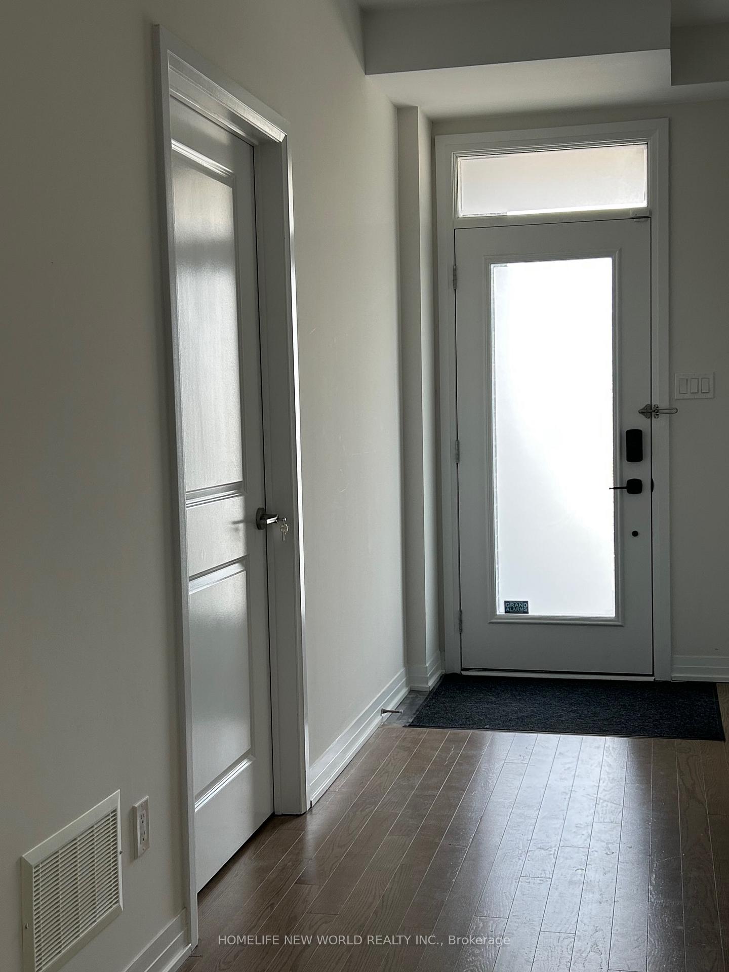 Photo 4 of Unit Main & Bsmt, 1683 Bur Oak Avenue, Markham, Wismer — HOMEH