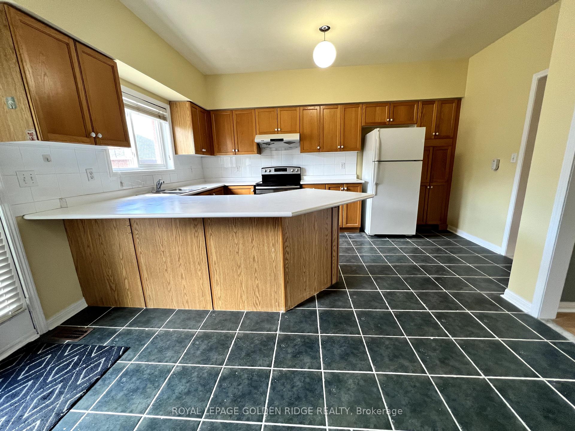Photo 3 of 154 Town Centre Boulevard, Markham, Unionville — HOMEH