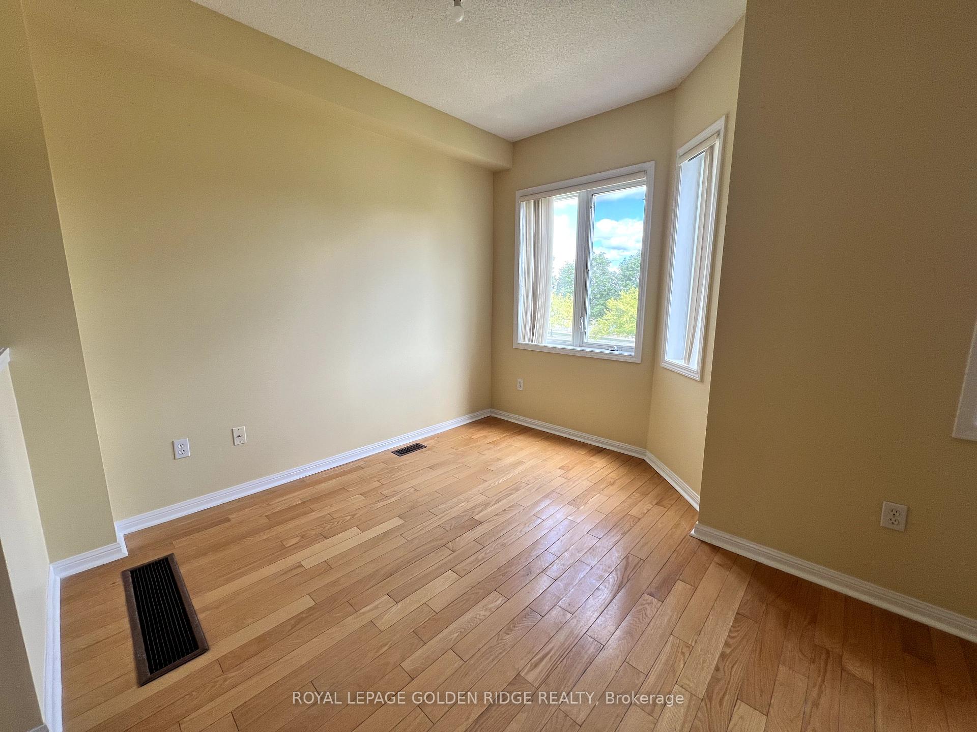 Photo 5 of 154 Town Centre Boulevard, Markham, Unionville — HOMEH