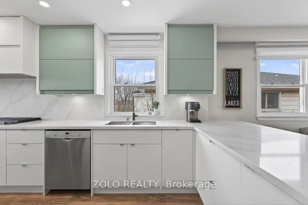 Photo 3 of 20 Bridesburg Drive, Etobicoke, Kingsview Village-The Westway — HOMEH