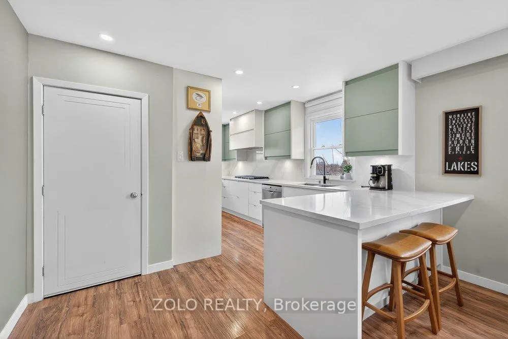 Photo 4 of 20 Bridesburg Drive, Etobicoke, Kingsview Village-The Westway — HOMEH