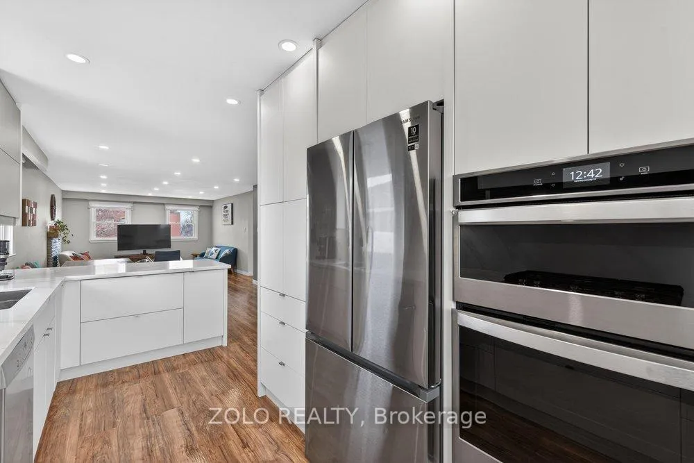 Photo 6 of 20 Bridesburg Drive, Etobicoke, Kingsview Village-The Westway — HOMEH