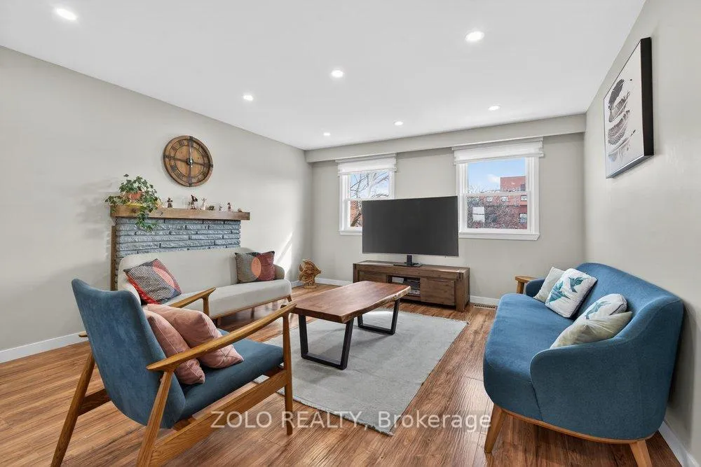 Photo 9 of 20 Bridesburg Drive, Etobicoke, Kingsview Village-The Westway — HOMEH