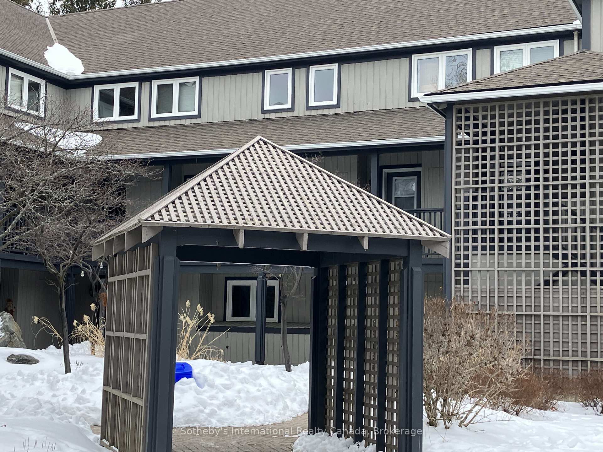 Front of 792 Johnston Park Avenue