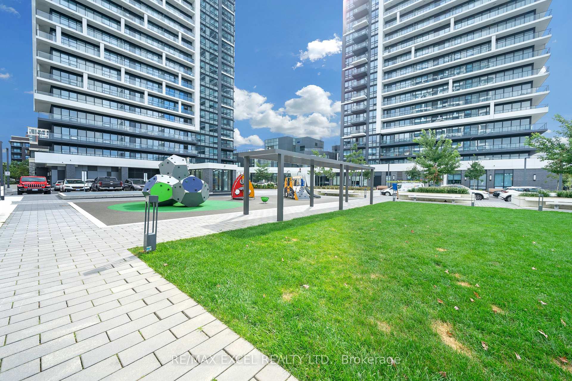 Photo 3 of Unit 607, 8 Water Walk Drive, Markham, Unionville — HOMEH