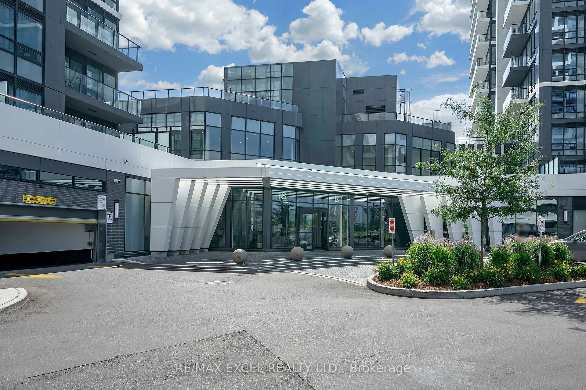 Photo 4 of Unit 607, 8 Water Walk Drive, Markham, Unionville — HOMEH
