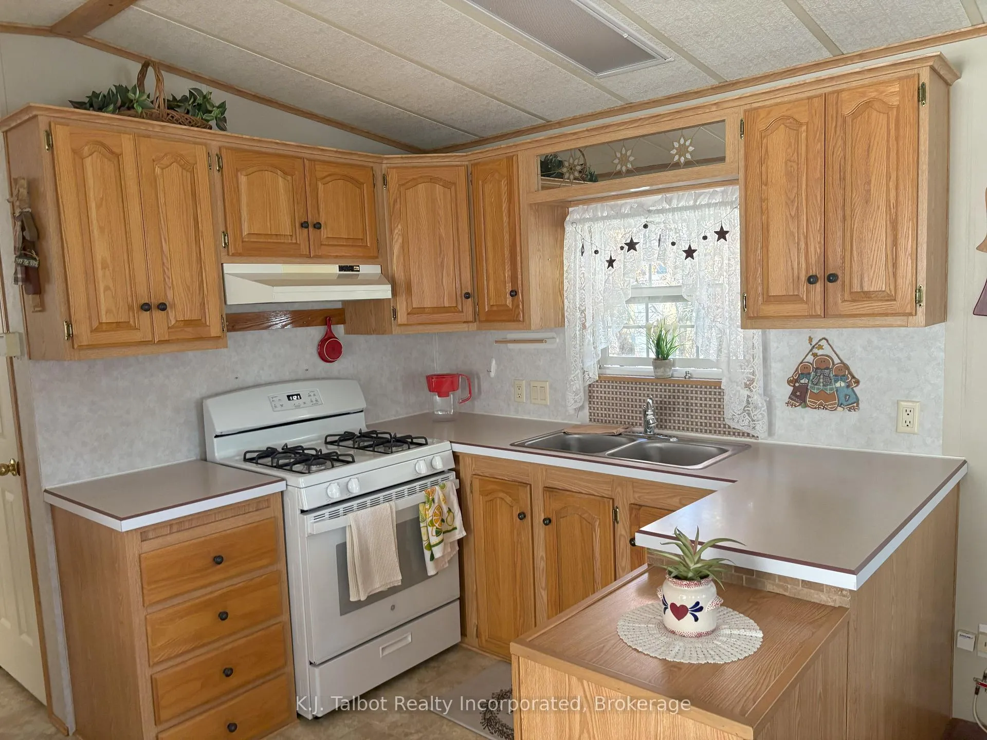 Photo 12 of 77719 Bluewater Hwy - 5 Starboard Street, Central Huron, Goderich Twp — HOMEH