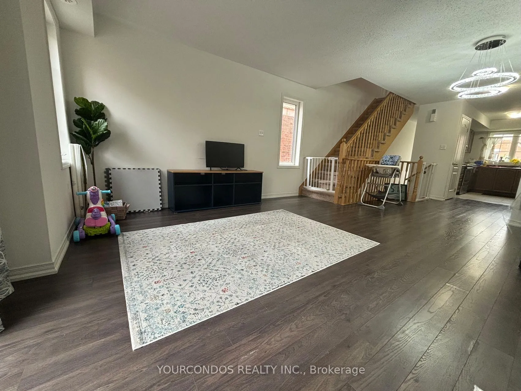 Photo 10 of 38 Filly Path, Oshawa, Windfields — HOMEH
