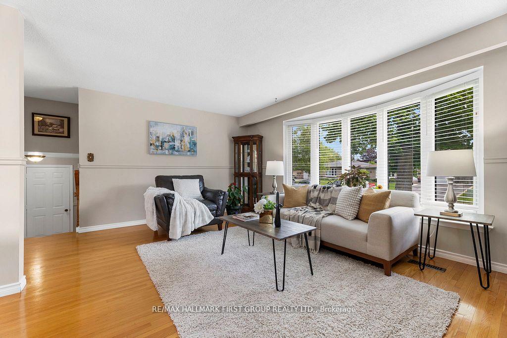 Photo 8 of 25 Cowling Crescent, Ajax, South East — HOMEH
