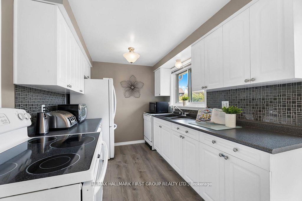 Photo 13 of 25 Cowling Crescent, Ajax, South East — HOMEH