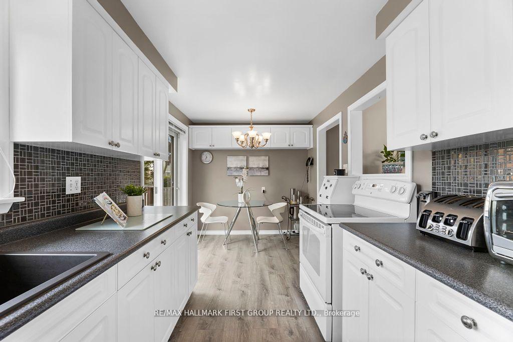 Photo 14 of 25 Cowling Crescent, Ajax, South East — HOMEH