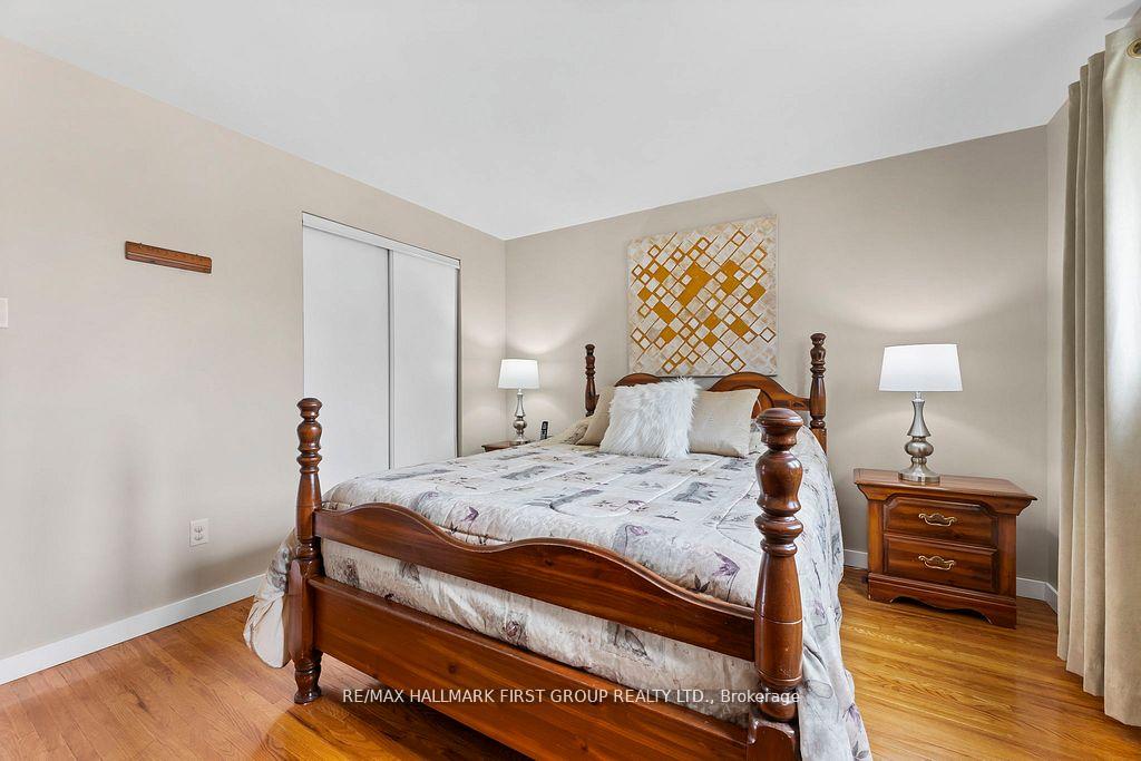 Photo 20 of 25 Cowling Crescent, Ajax, South East — HOMEH