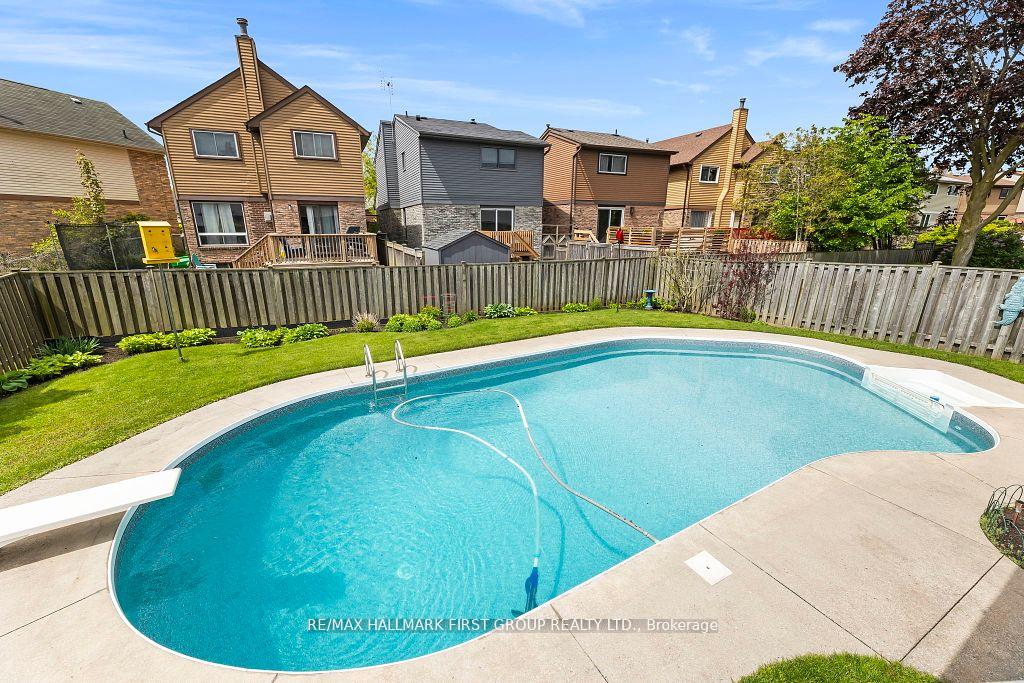Photo 33 of 25 Cowling Crescent, Ajax, South East — HOMEH