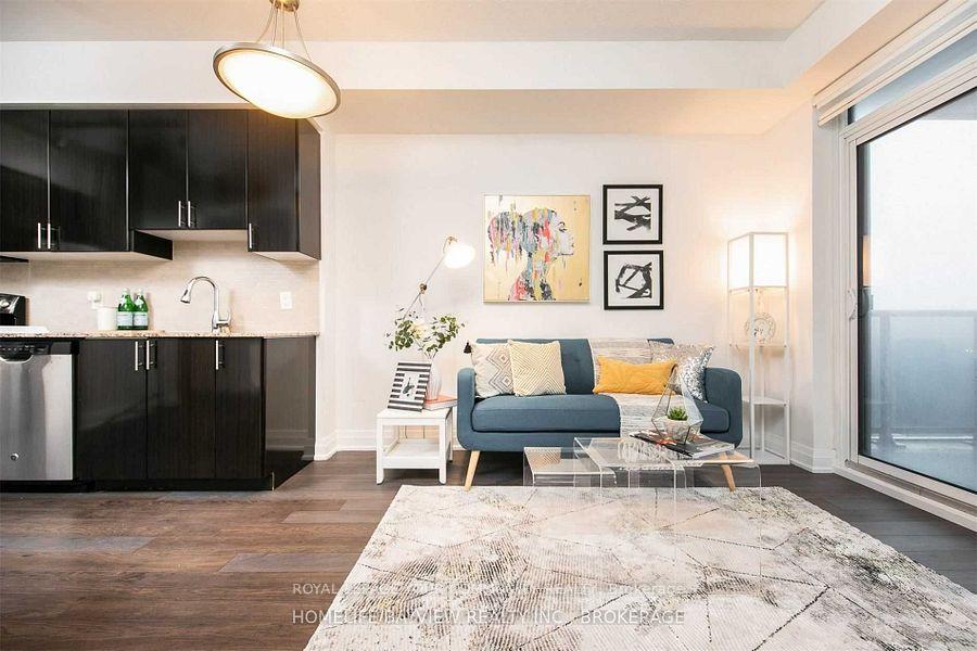 Photo 8 of Unit 727, 7165 Yonge Street, Markham, Thornhill — HOMEH