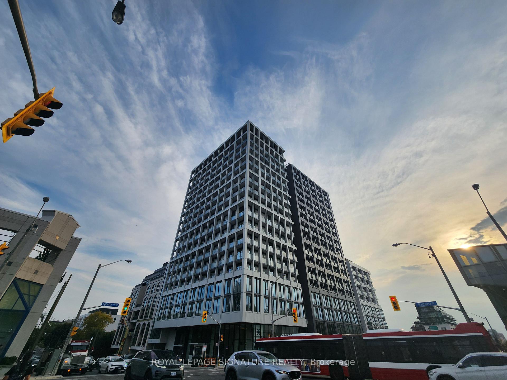 Front of Unit 1112, 2020 Bathurst Street N