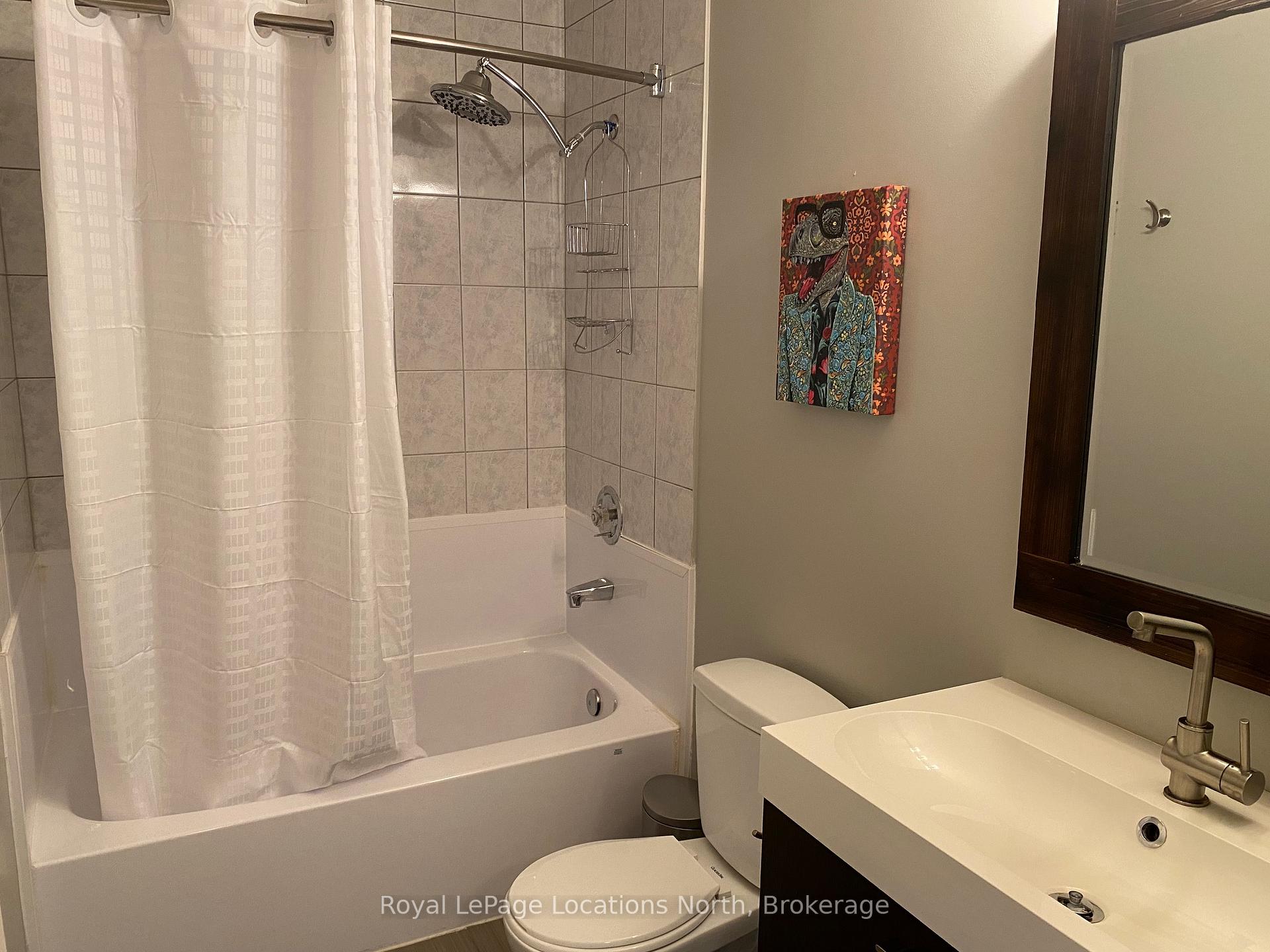Photo 23 of 51 Lighthouse Lane W, Collingwood — HOMEH