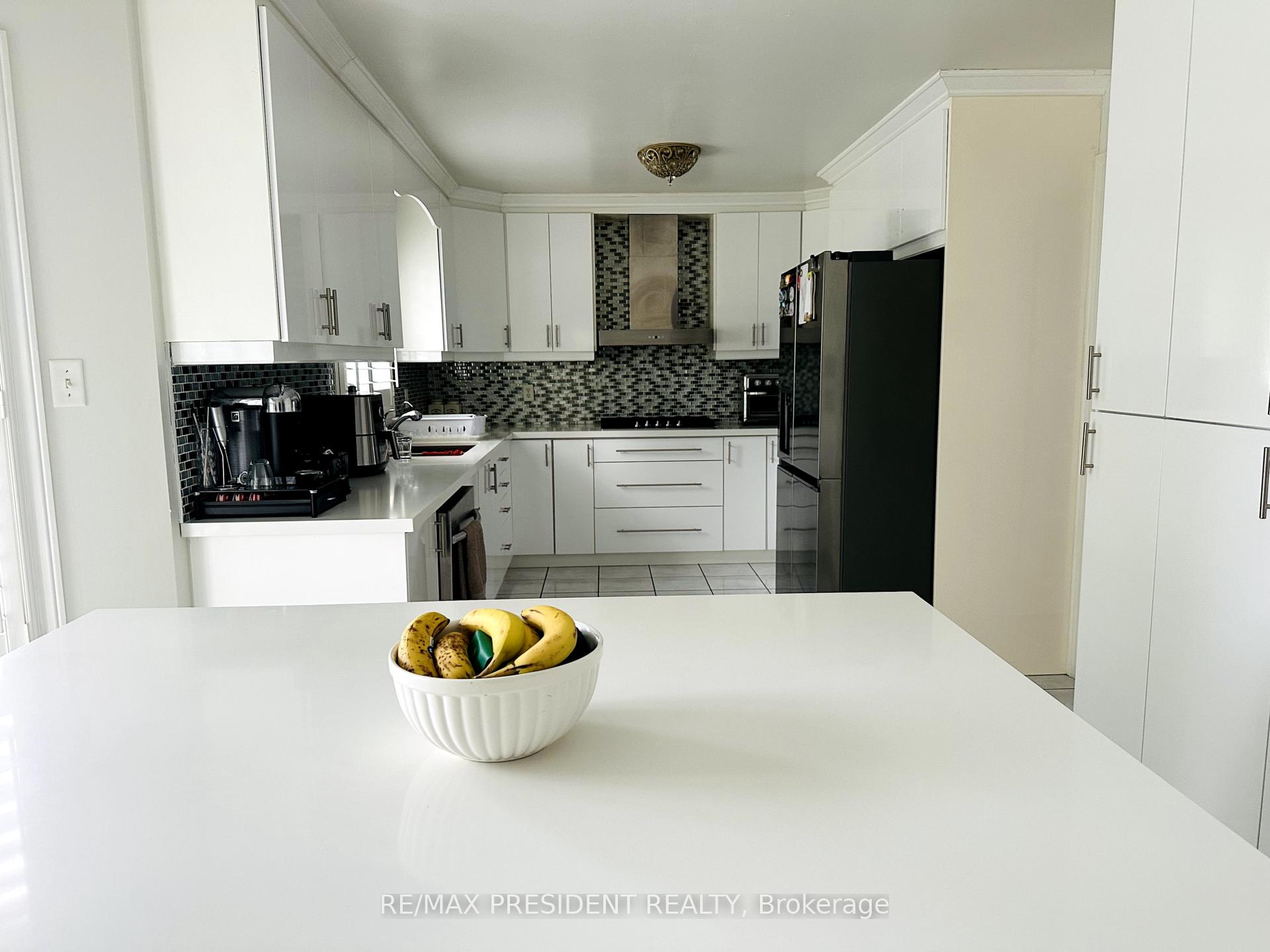 Photo 5 of 16 Eaglestone Lane, Barrie, Ardagh — HOMEH