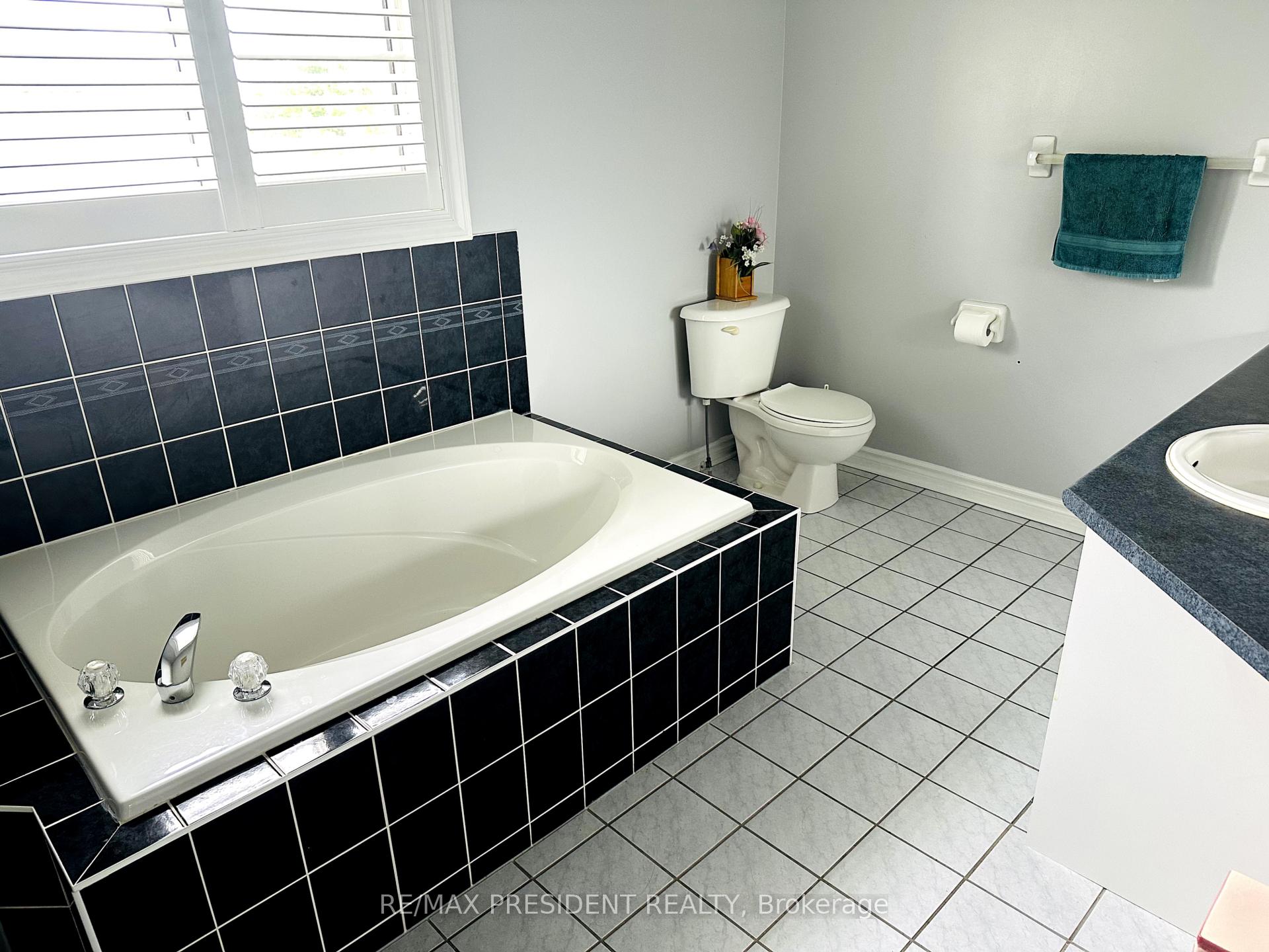 Photo 12 of 16 Eaglestone Lane, Barrie, Ardagh — HOMEH