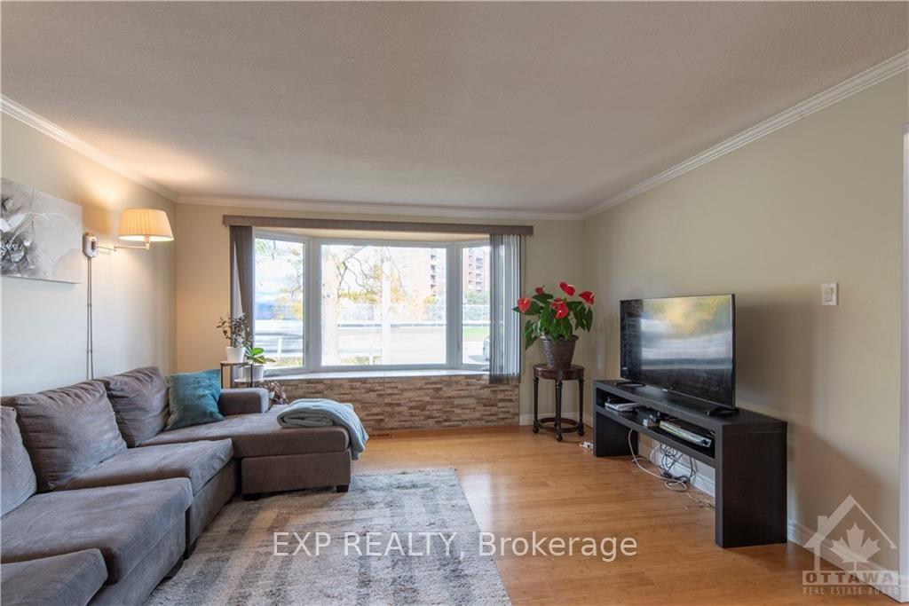 Photo 8 of 2264 Russell Road, Ottawa, Hawthorne Meadows — HOMEH