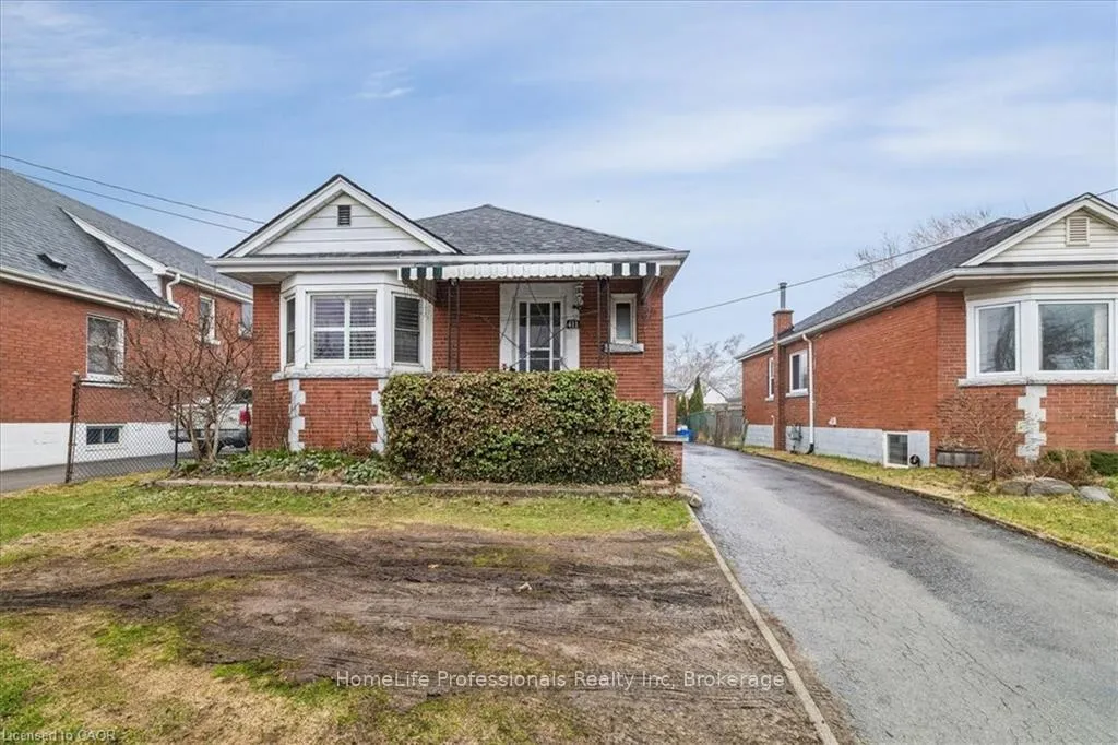 Photo 2 of 411 Upper Gage Avenue, Hamilton, Sunninghill — HOMEH