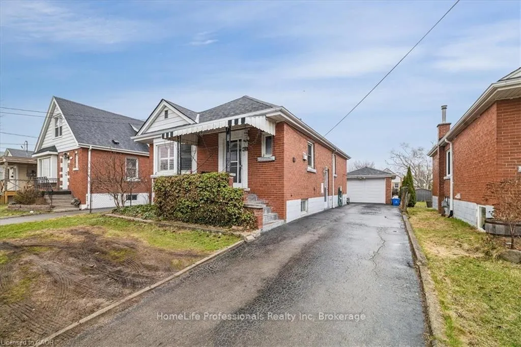 Photo 3 of 411 Upper Gage Avenue, Hamilton, Sunninghill — HOMEH