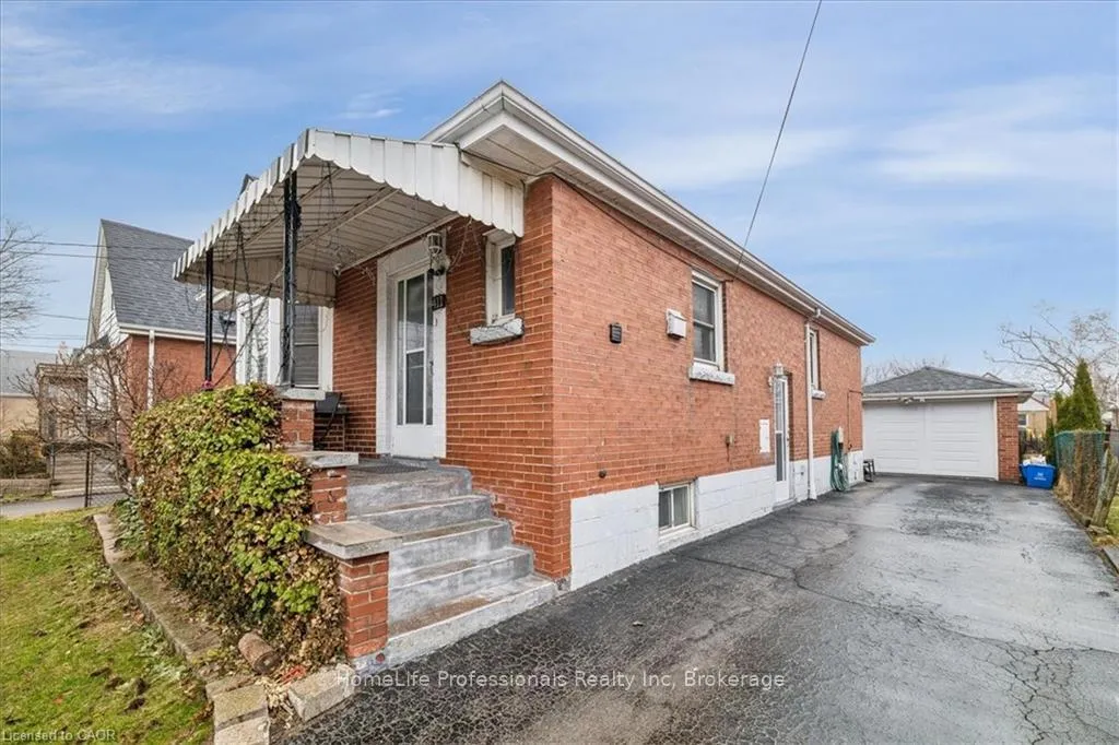 Photo 4 of 411 Upper Gage Avenue, Hamilton, Sunninghill — HOMEH