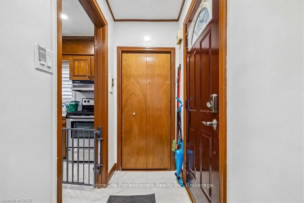 Photo 6 of 411 Upper Gage Avenue, Hamilton, Sunninghill — HOMEH