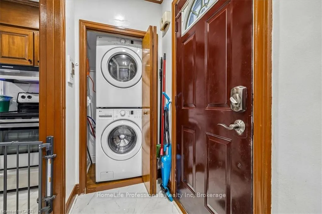 Photo 7 of 411 Upper Gage Avenue, Hamilton, Sunninghill — HOMEH