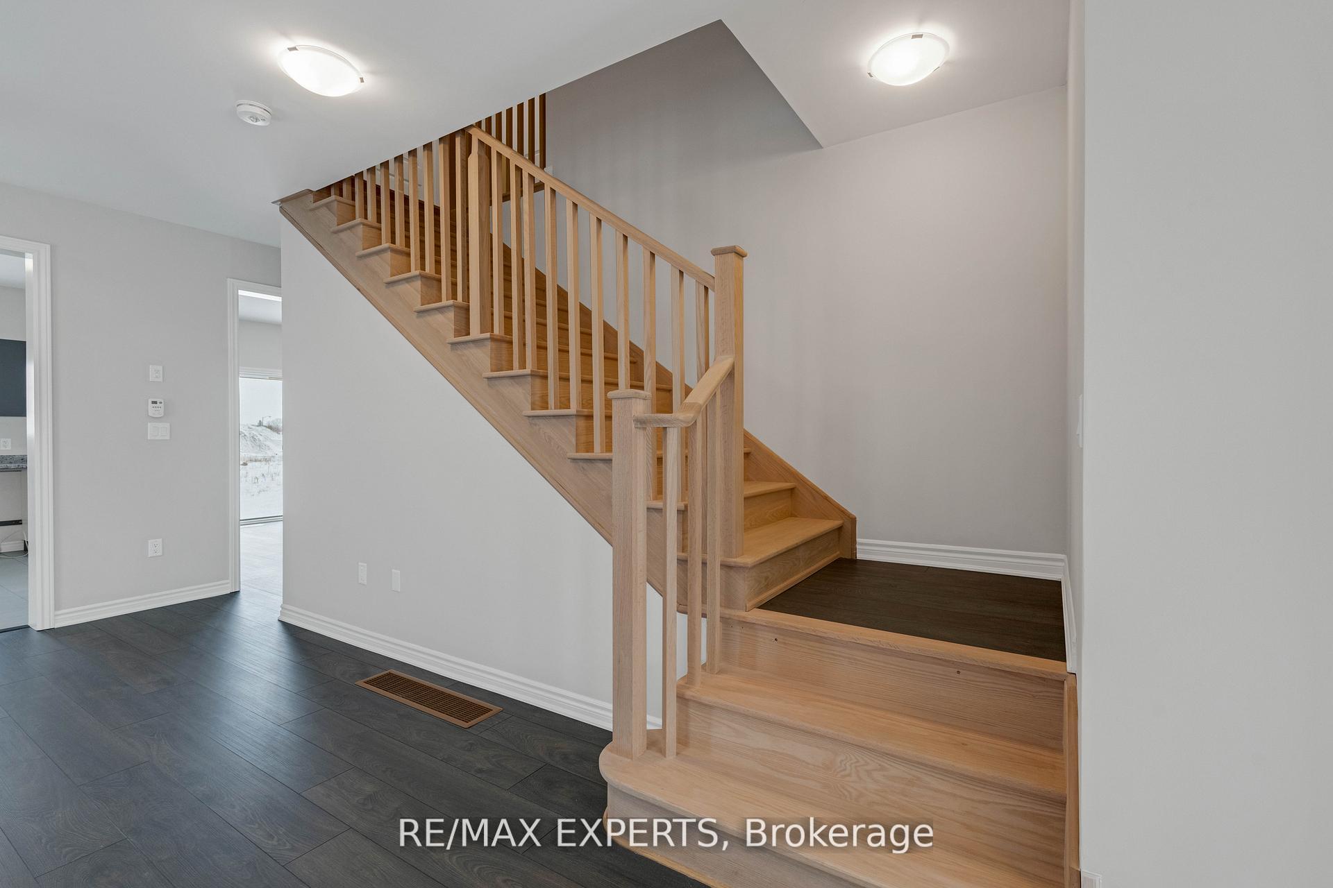 Photo 11 of 282 Springfield Crescent, Clearview, Stayner — HOMEH