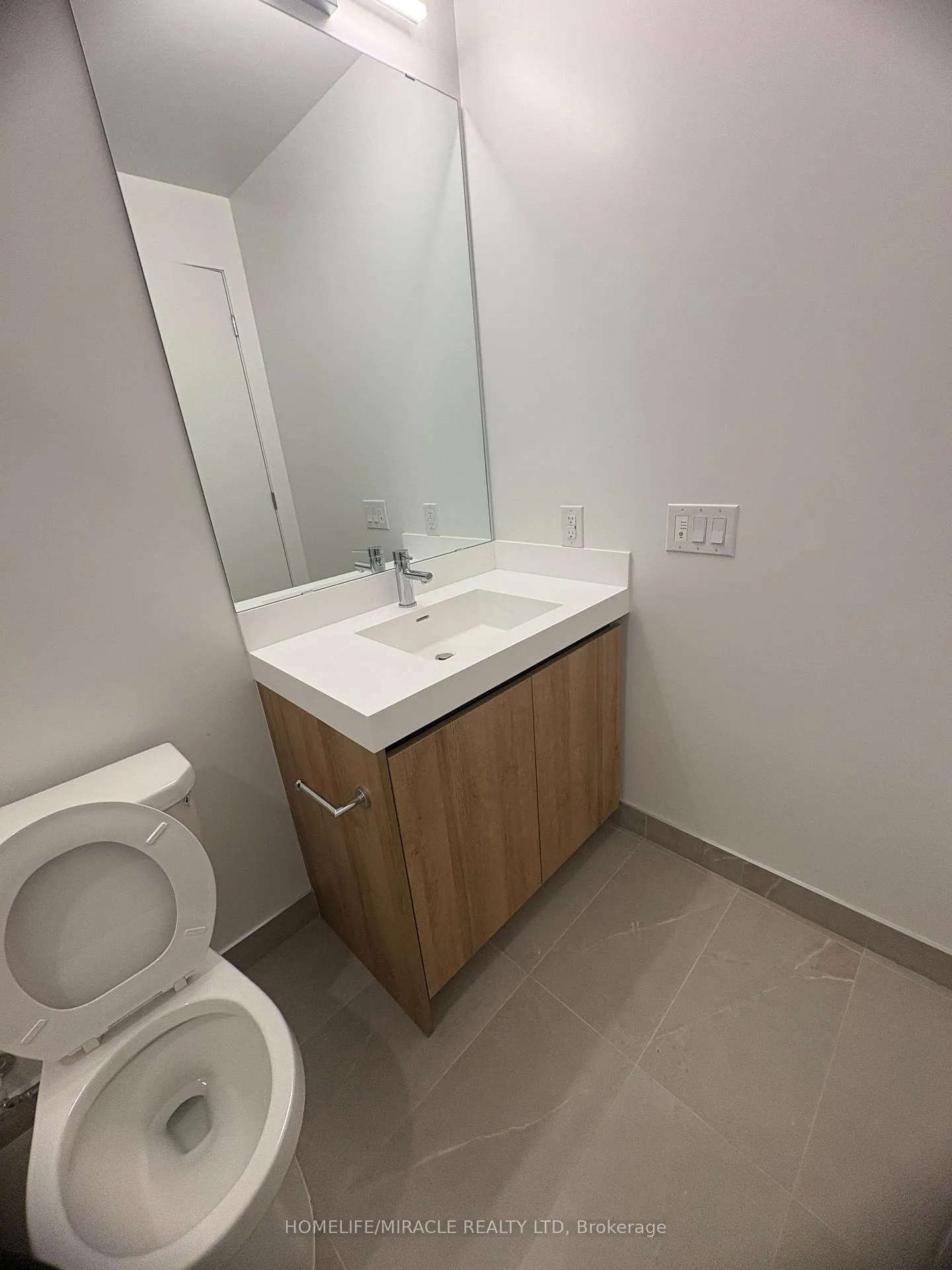 Photo 8 of Unit 827, 20 All Nations Drive, Brampton, Northwest Brampton — HOMEH
