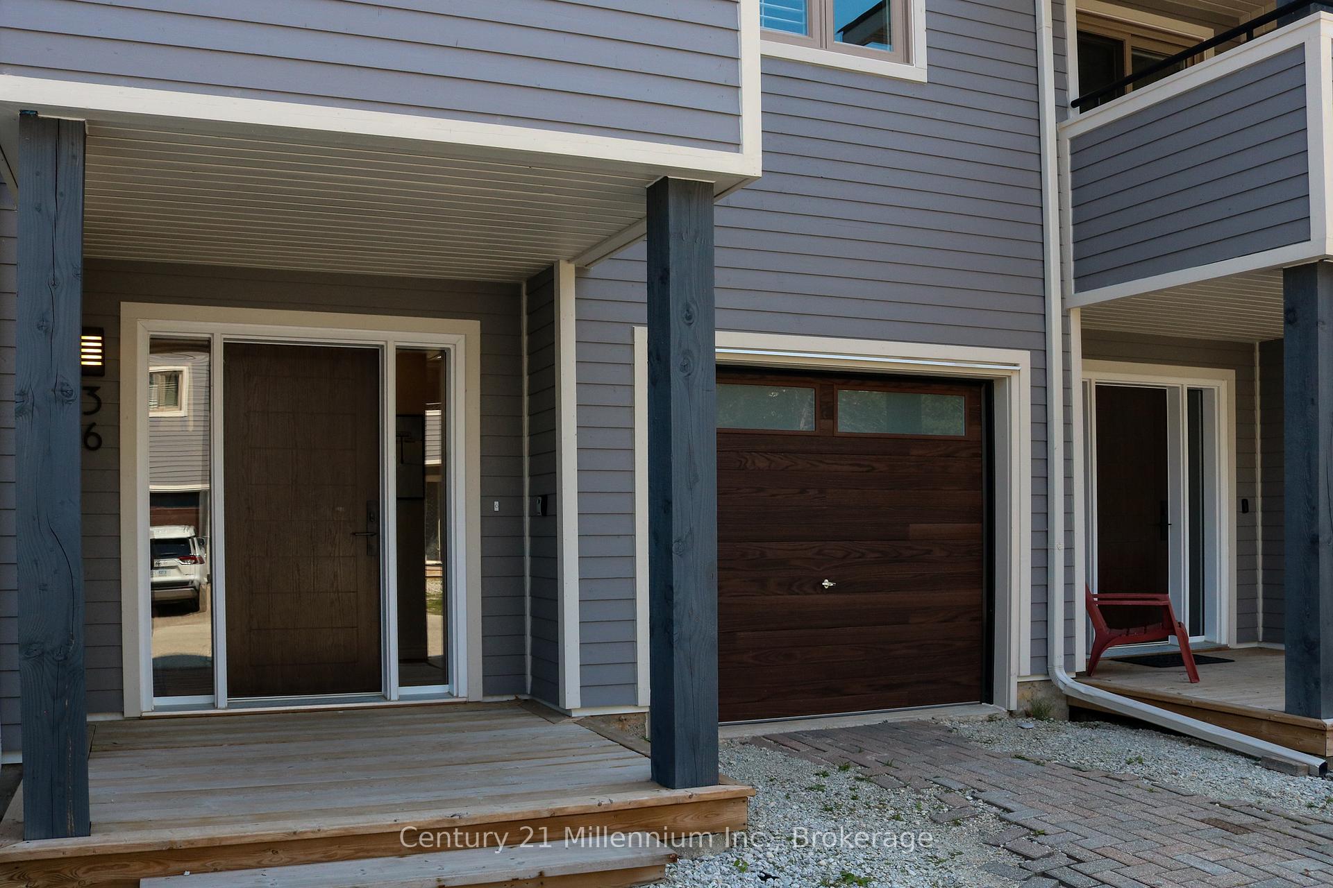 Photo 2 of 36 Lighthouse Lane E, Collingwood — HOMEH