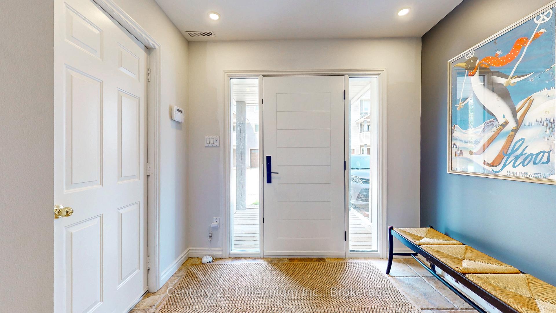 Photo 3 of 36 Lighthouse Lane E, Collingwood — HOMEH